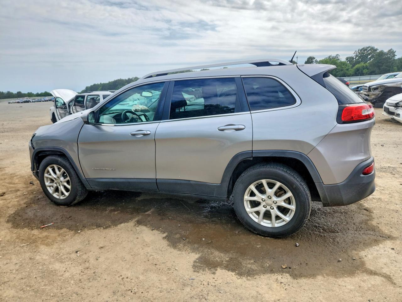 2015 JEEP CHEROKEE LATITUDE photo 4