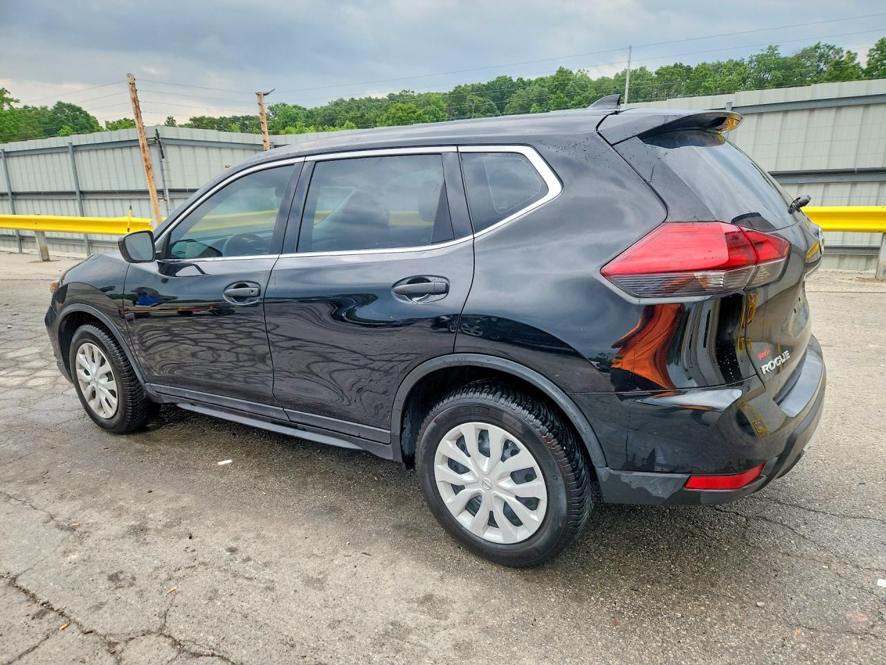 2017 NISSAN ROGUE S photo 2