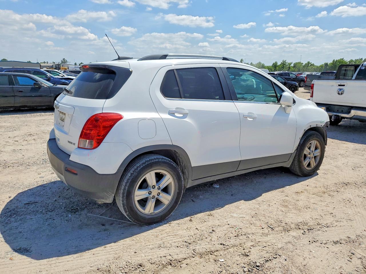 2015 CHEVROLET TRAX 1LT photo 3