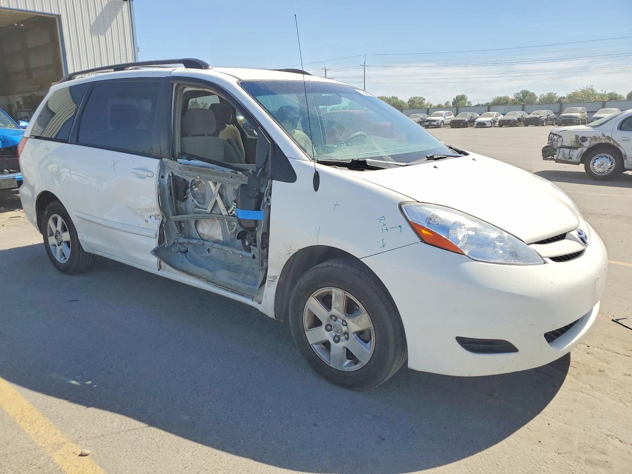 2007 TOYOTA SIENNA LE 8-PASSENGER photo 10