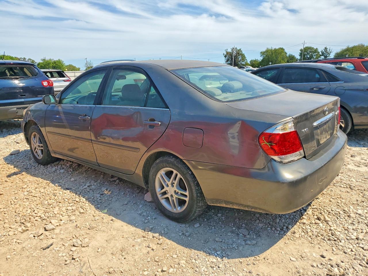 2005 TOYOTA CAMRY LE photo 4
