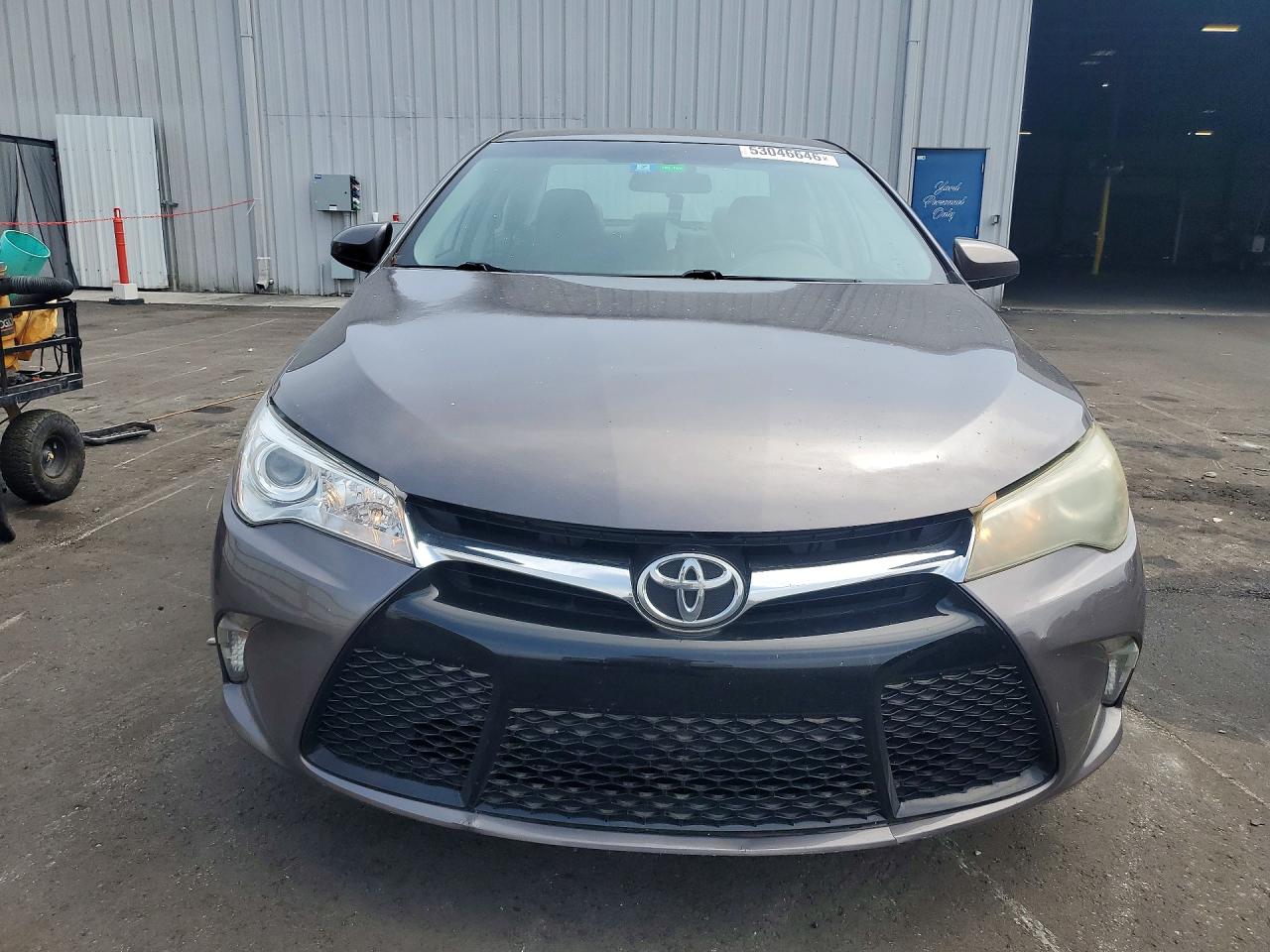 2015 TOYOTA CAMRY SE photo 9