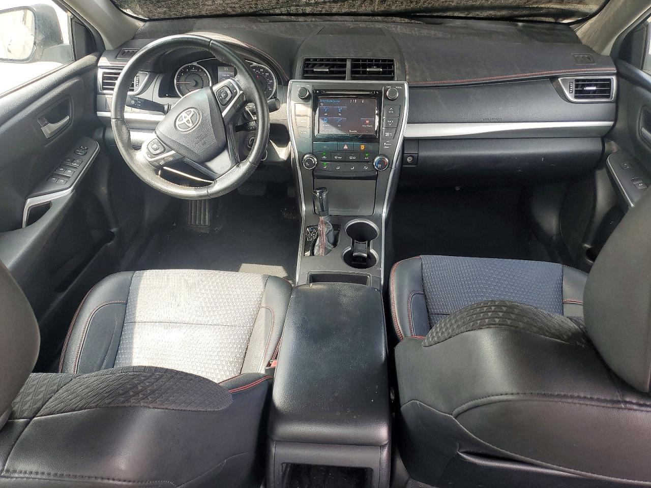 2015 TOYOTA CAMRY SE photo 15