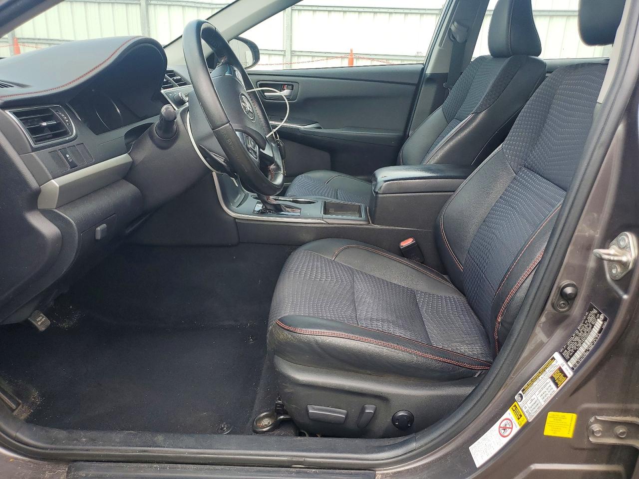 2015 TOYOTA CAMRY SE photo 13