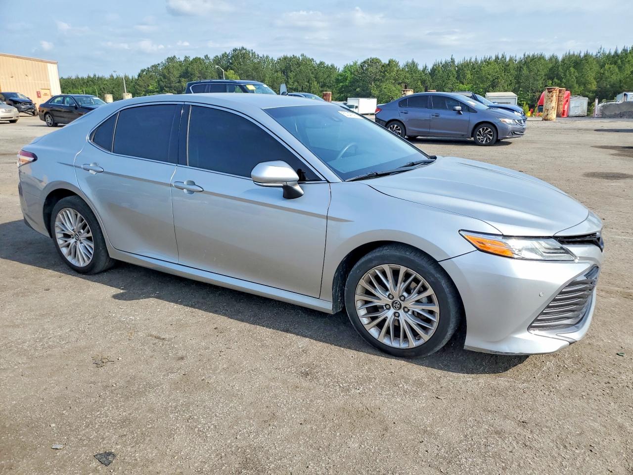 2018 TOYOTA CAMRY XLE photo 7