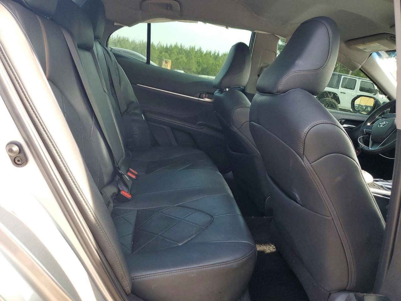2018 TOYOTA CAMRY XLE photo 19
