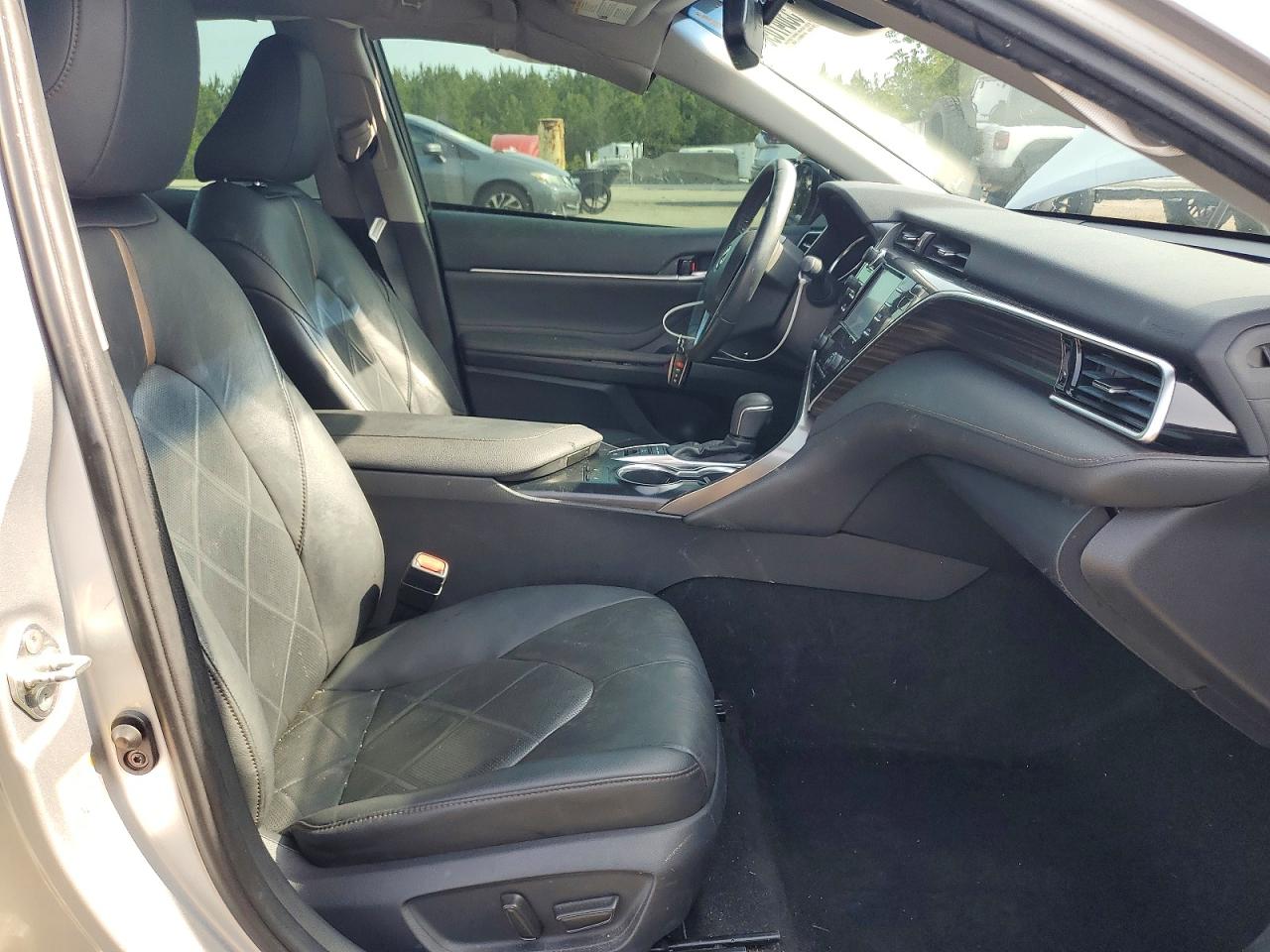 2018 TOYOTA CAMRY XLE photo 13
