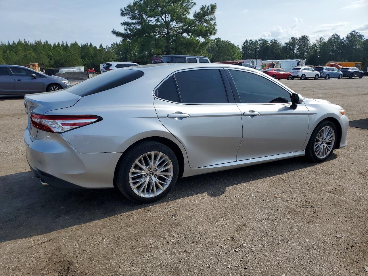 2018 TOYOTA CAMRY XLE photo 5
