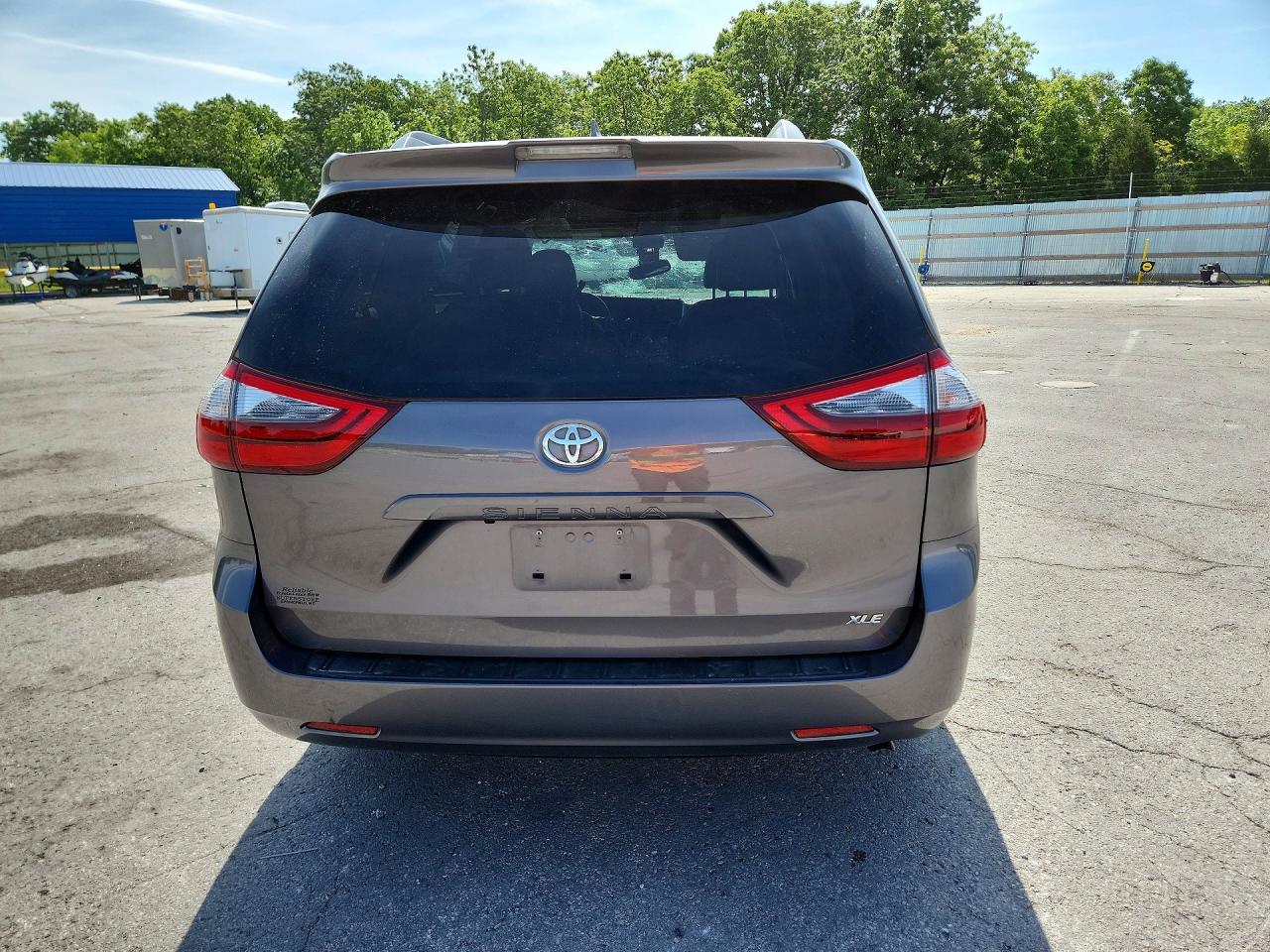 2020 TOYOTA SIENNA XLE 8-PASSENGER photo 16