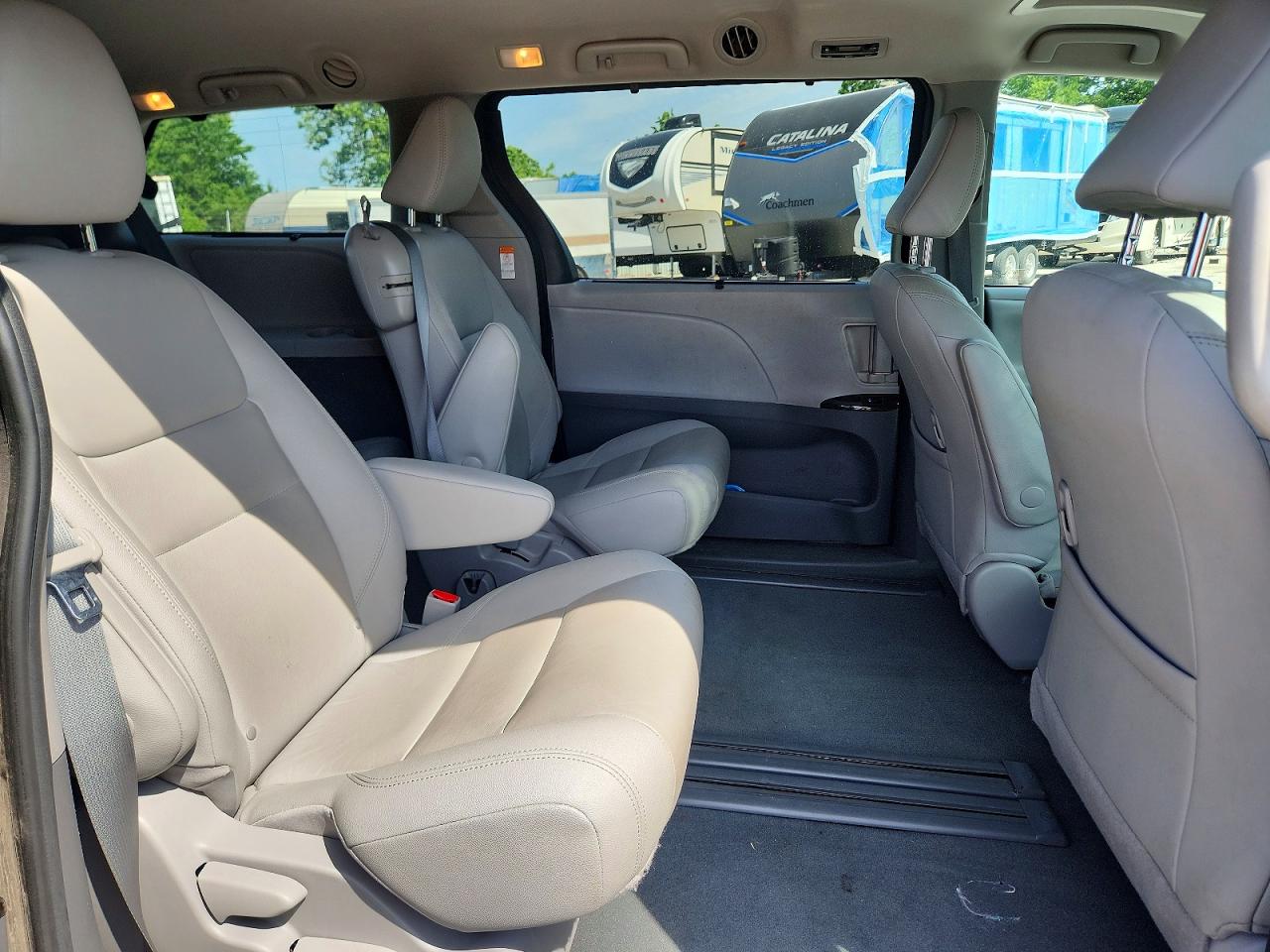 2020 TOYOTA SIENNA XLE 8-PASSENGER photo 31