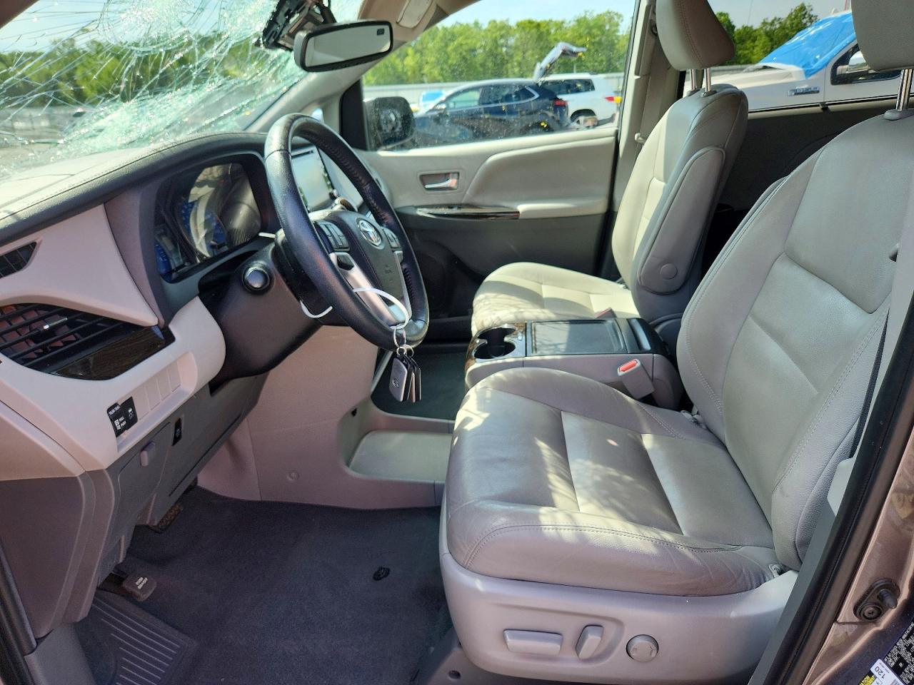 2020 TOYOTA SIENNA XLE 8-PASSENGER photo 19