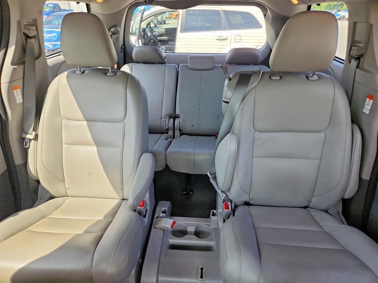 2020 TOYOTA SIENNA XLE 8-PASSENGER photo 28