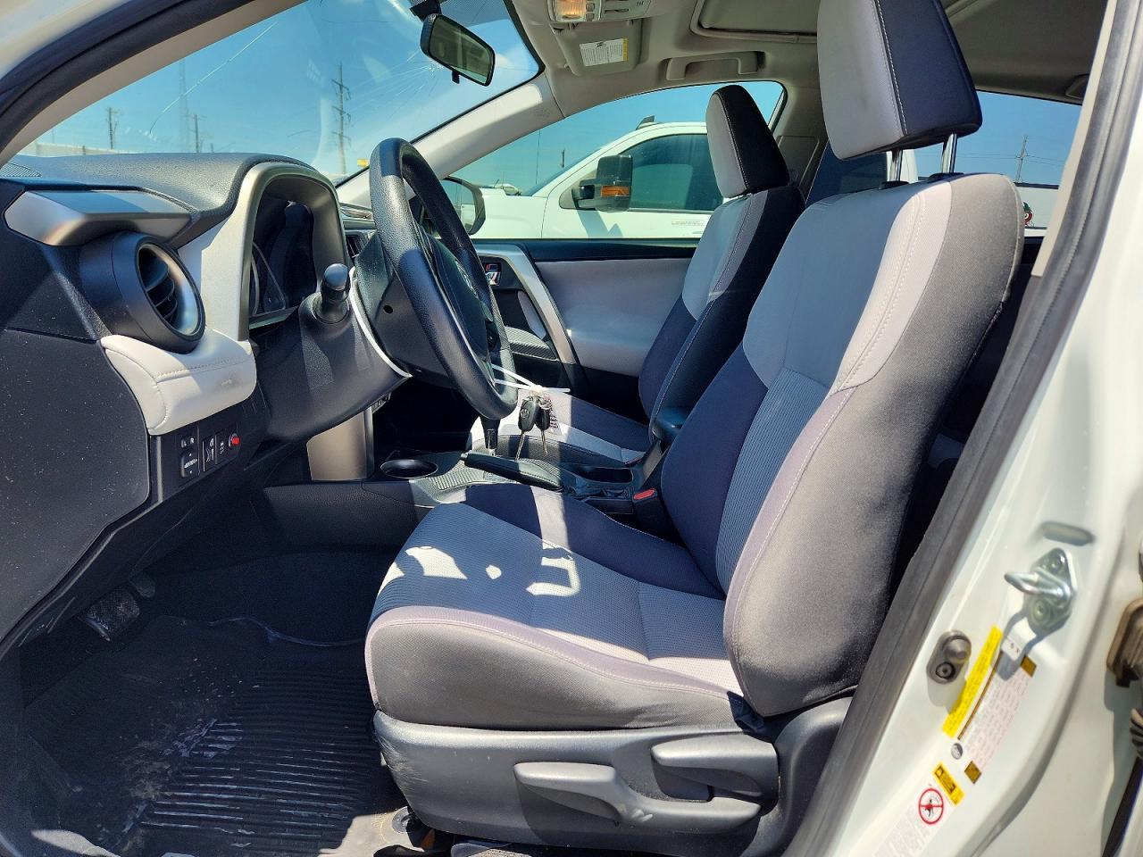 2015 TOYOTA RAV4 XLE photo 13