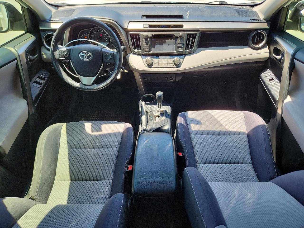 2015 TOYOTA RAV4 XLE photo 15