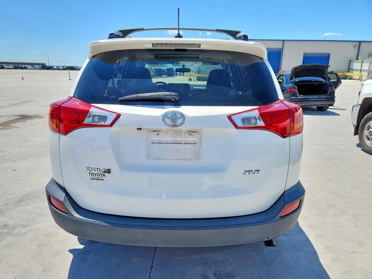 2015 TOYOTA RAV4 XLE photo 11