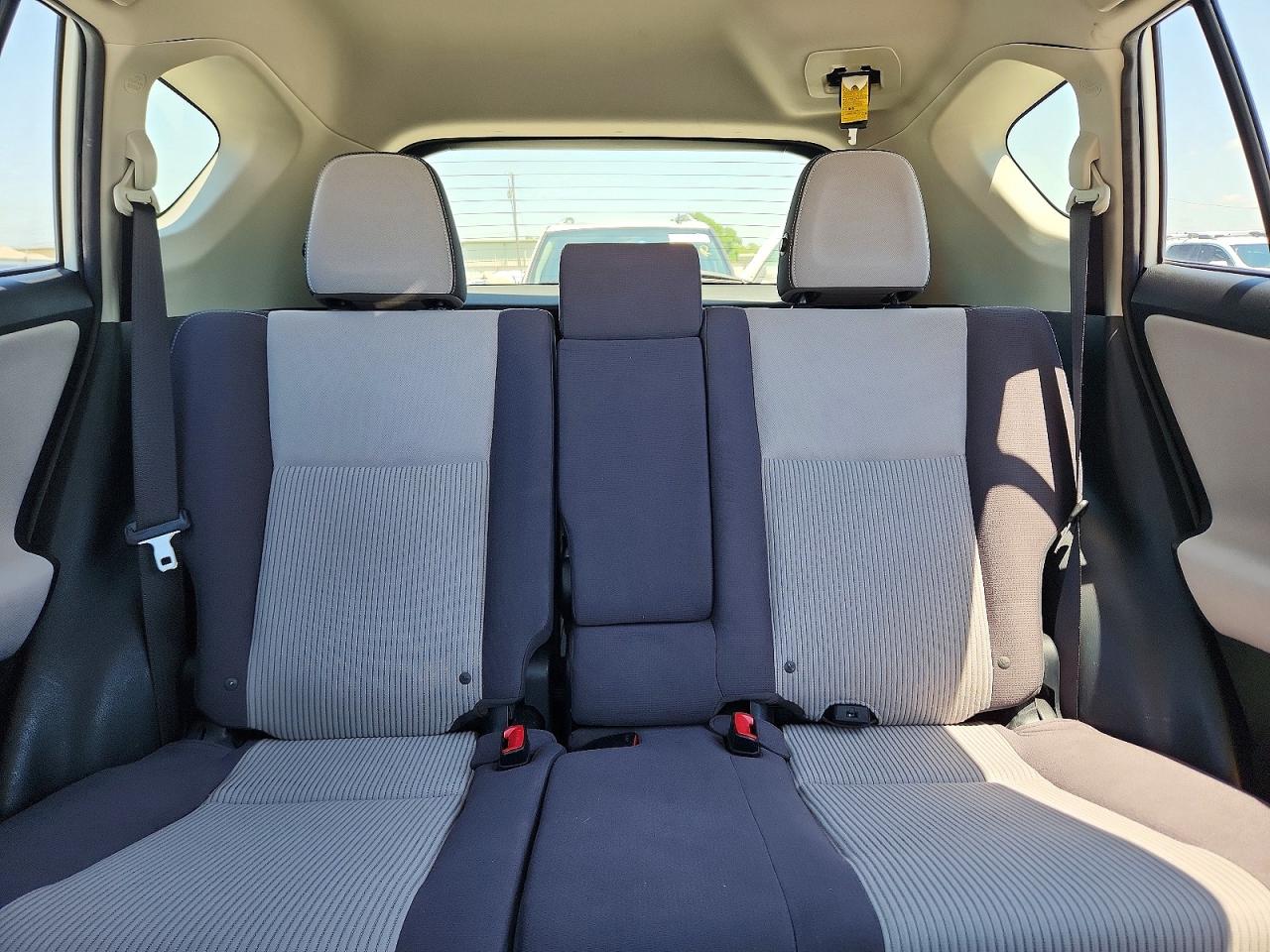 2015 TOYOTA RAV4 XLE photo 19