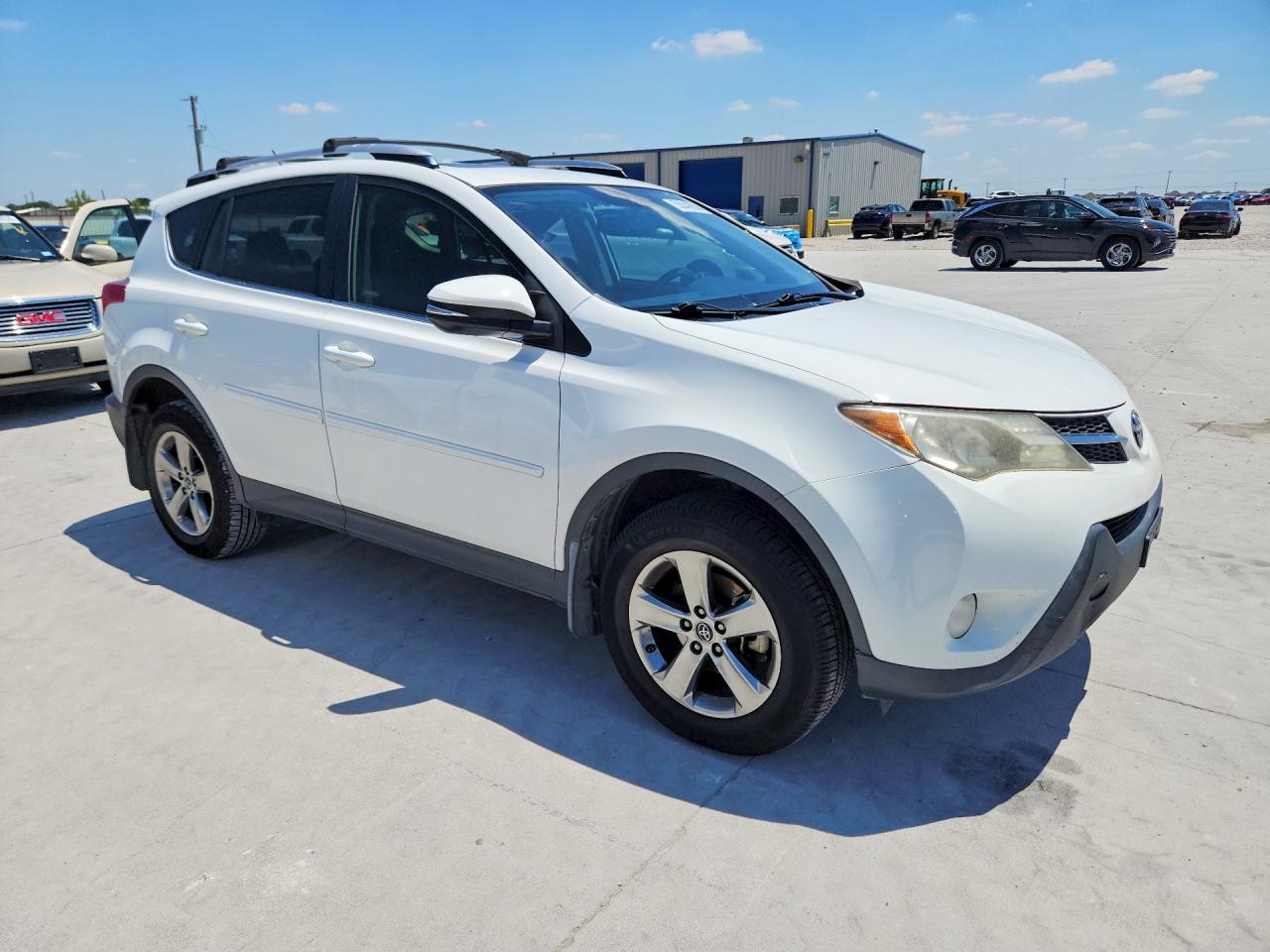 2015 TOYOTA RAV4 XLE photo 7