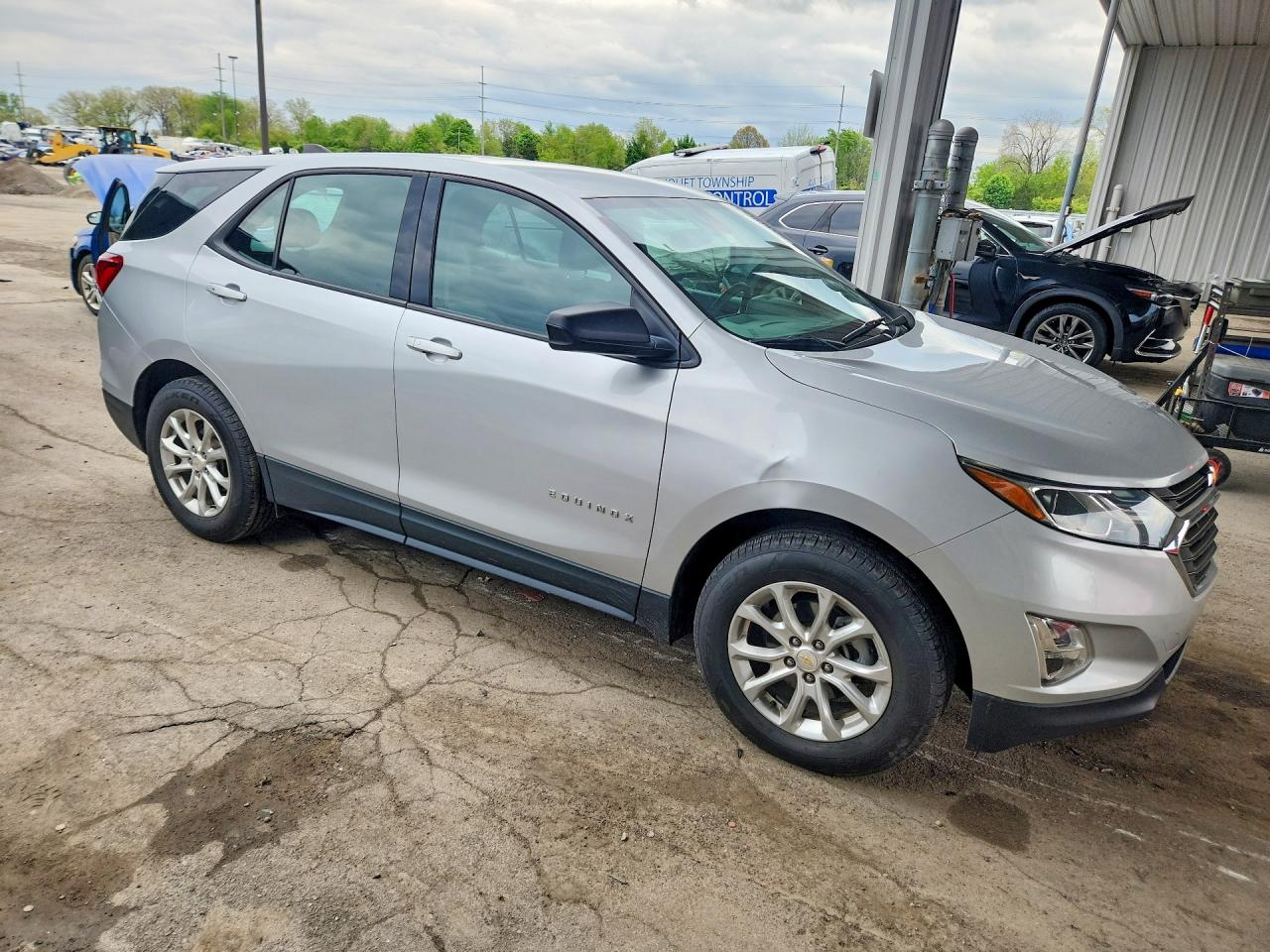 2019 CHEVROLET EQUINOX LS photo 4