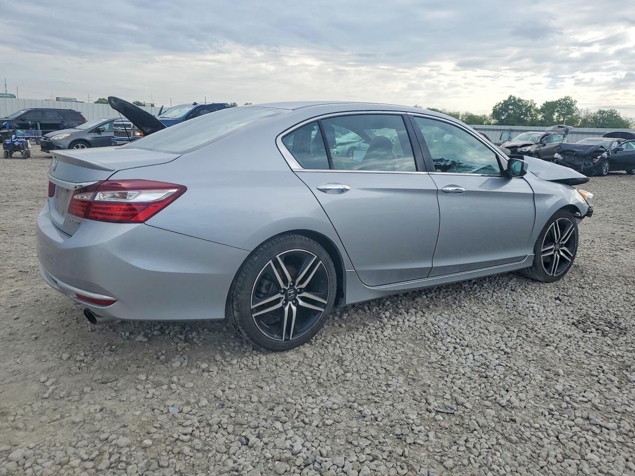 2017 HONDA ACCORD SPORT photo 3