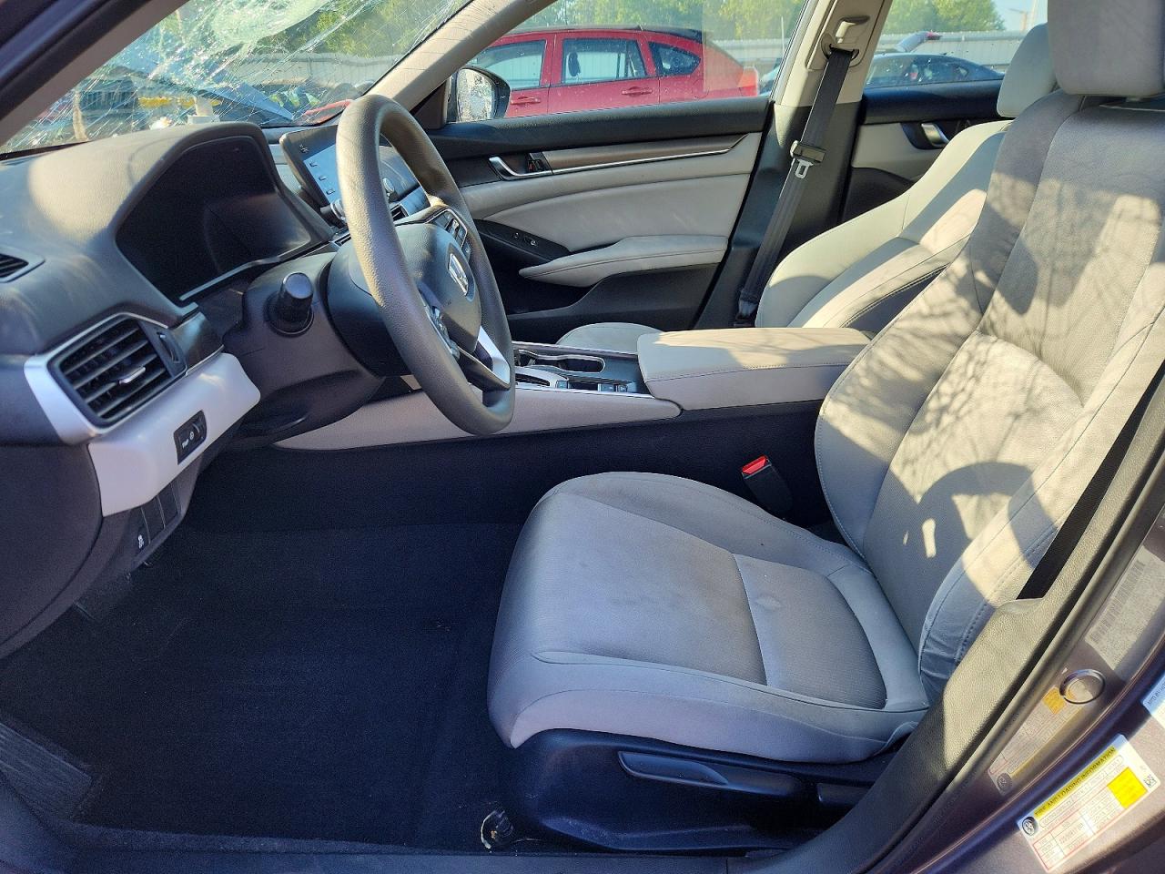 2018 HONDA ACCORD LX photo 19