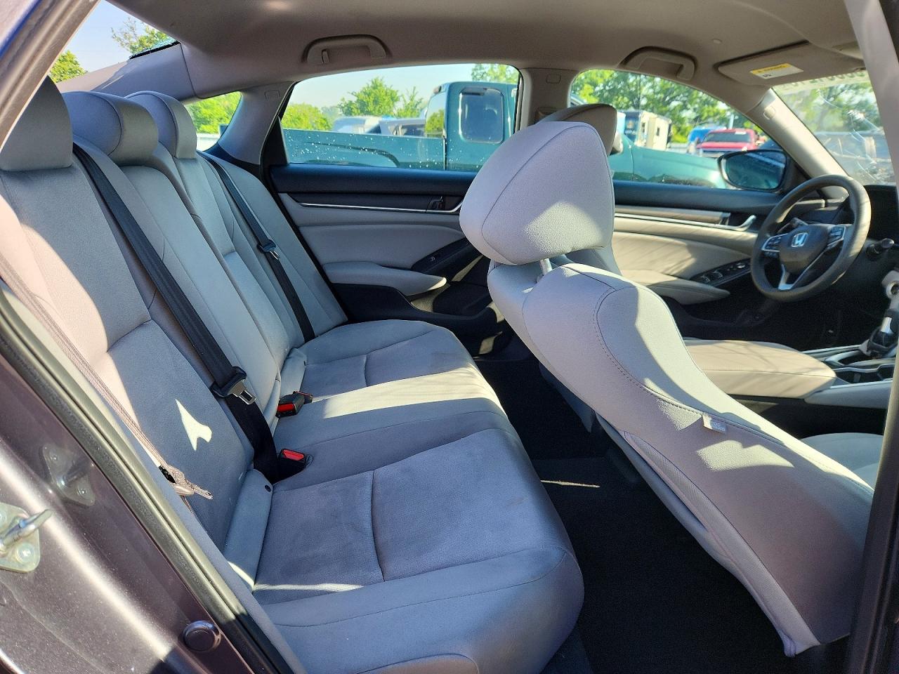 2018 HONDA ACCORD LX photo 28
