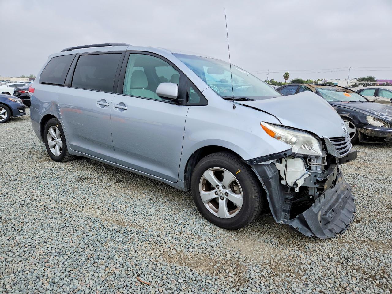 2014 TOYOTA SIENNA LE photo 10