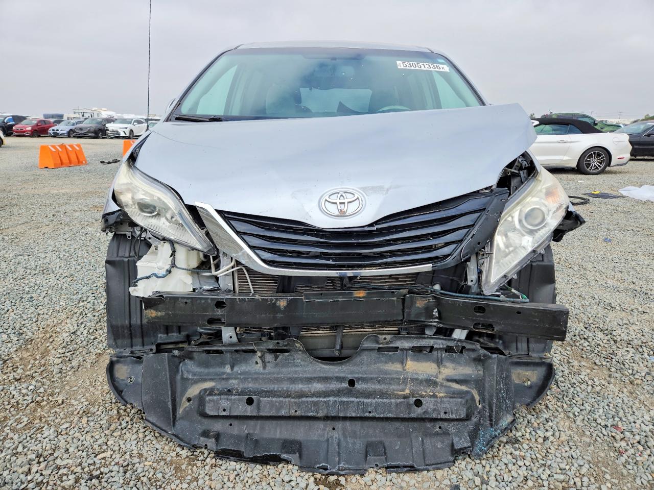 2014 TOYOTA SIENNA LE photo 13