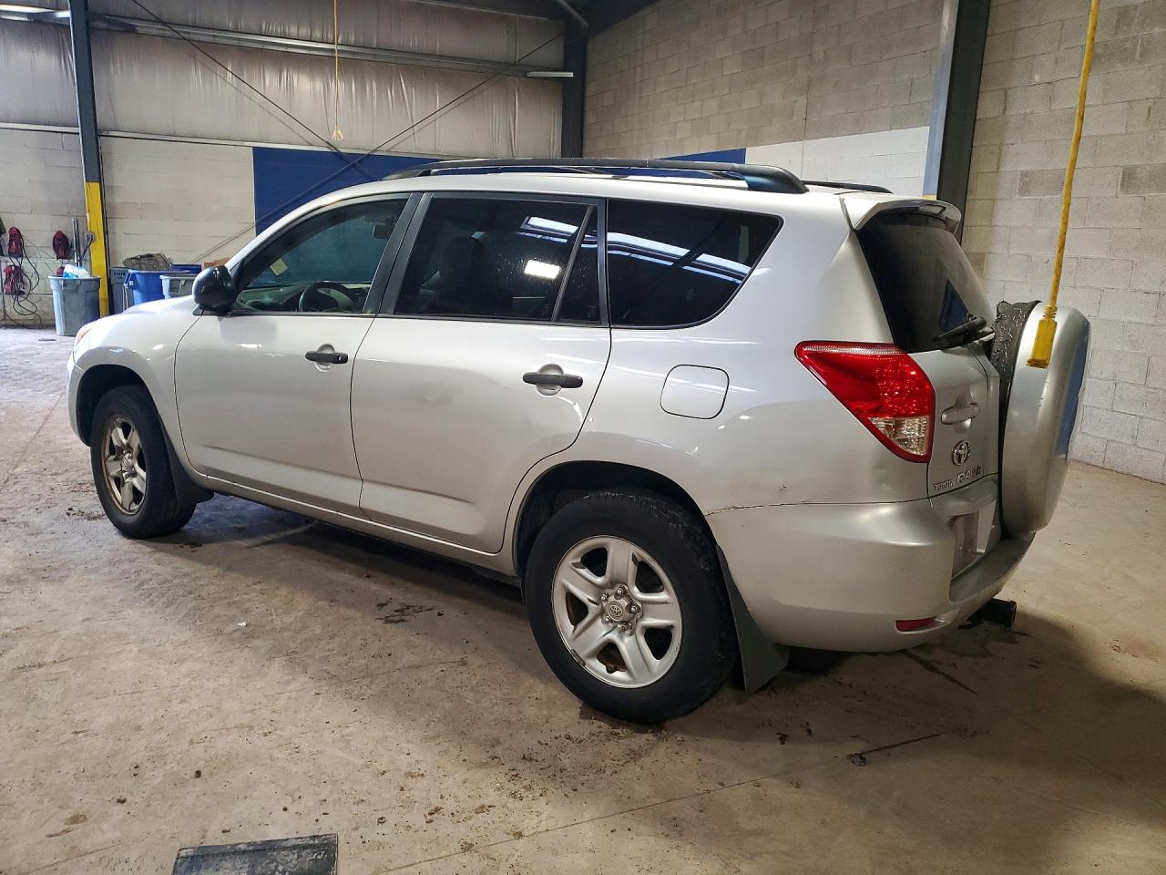 2007 TOYOTA RAV4 BASE photo 2