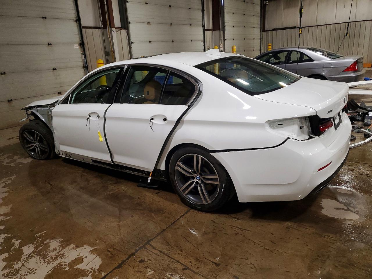 2022 BMW 530 XI photo 3