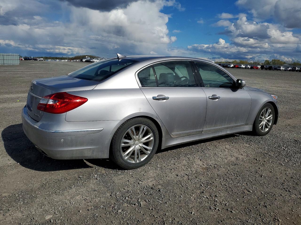 2012 HYUNDAI GENESIS 3.8L photo 3