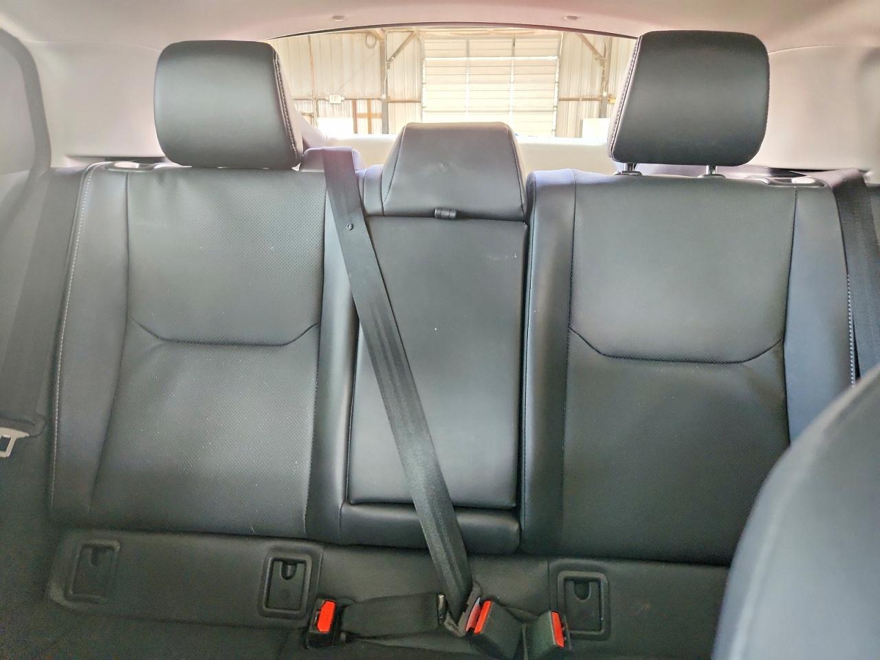2024 TOYOTA PRIUS XLE photo 19