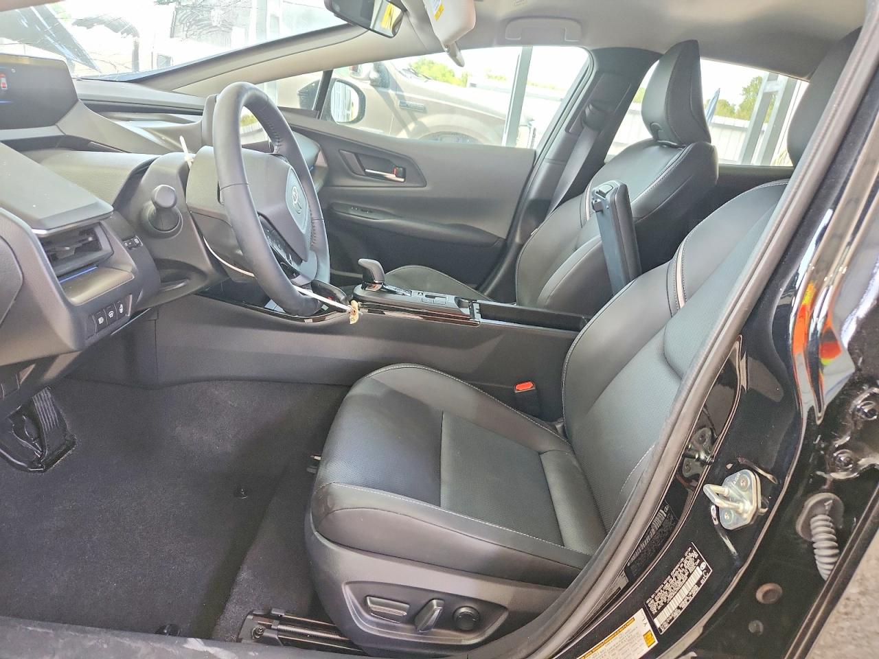 2024 TOYOTA PRIUS XLE photo 13