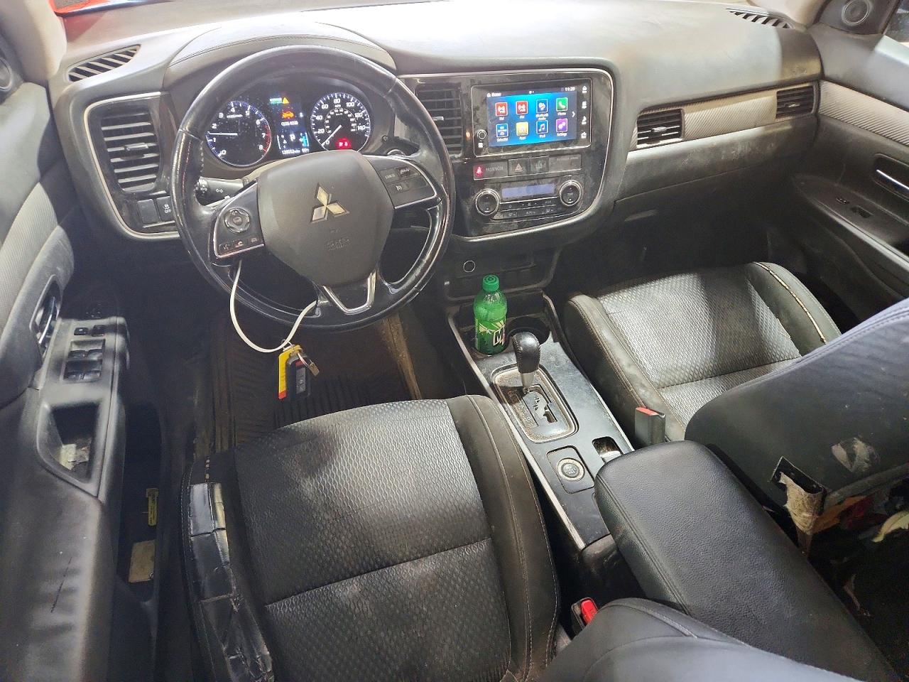 2018 MITSUBISHI OUTLANDER SE photo 15