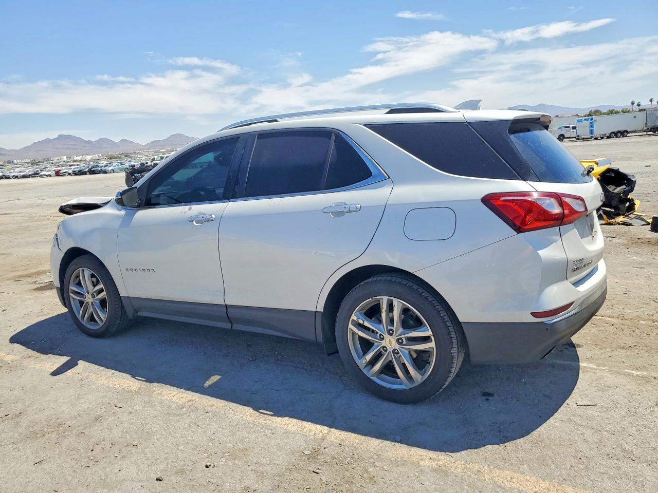 2018 CHEVROLET EQUINOX PREMIER photo 4