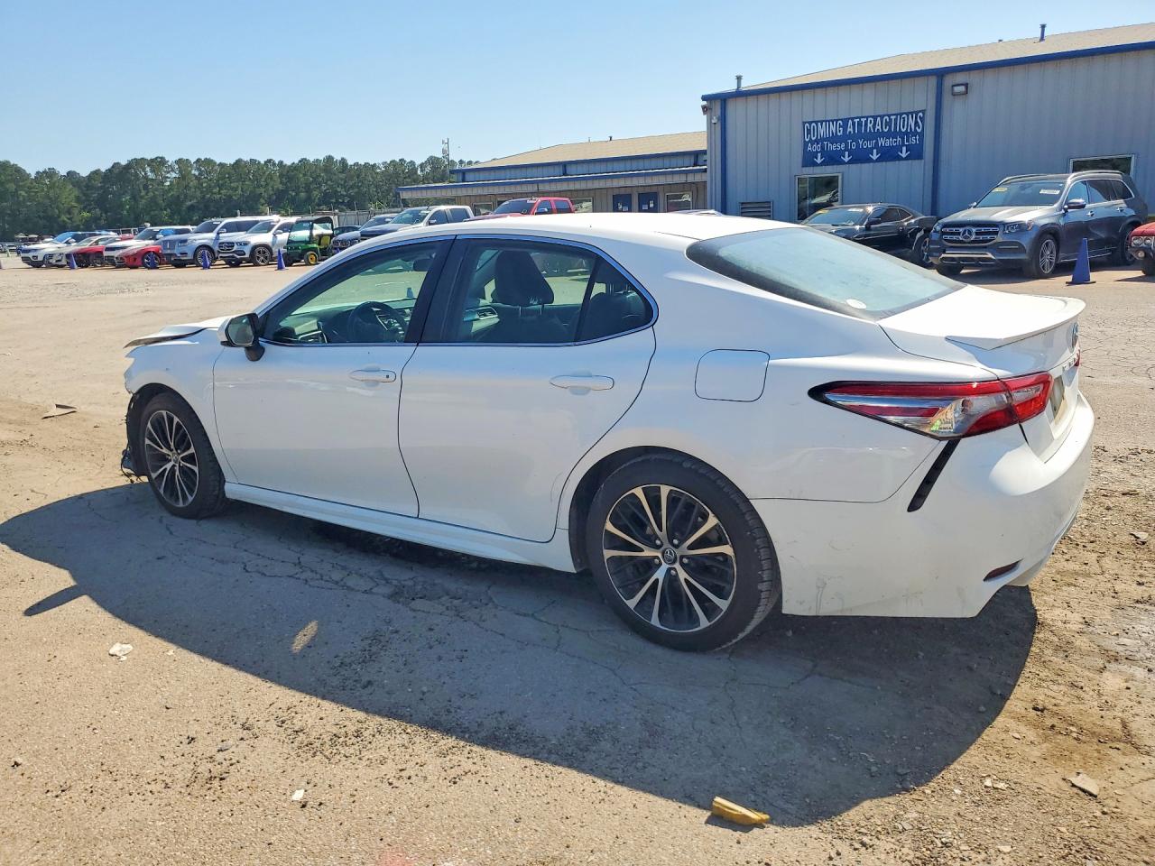 2018 TOYOTA CAMRY SE photo 3