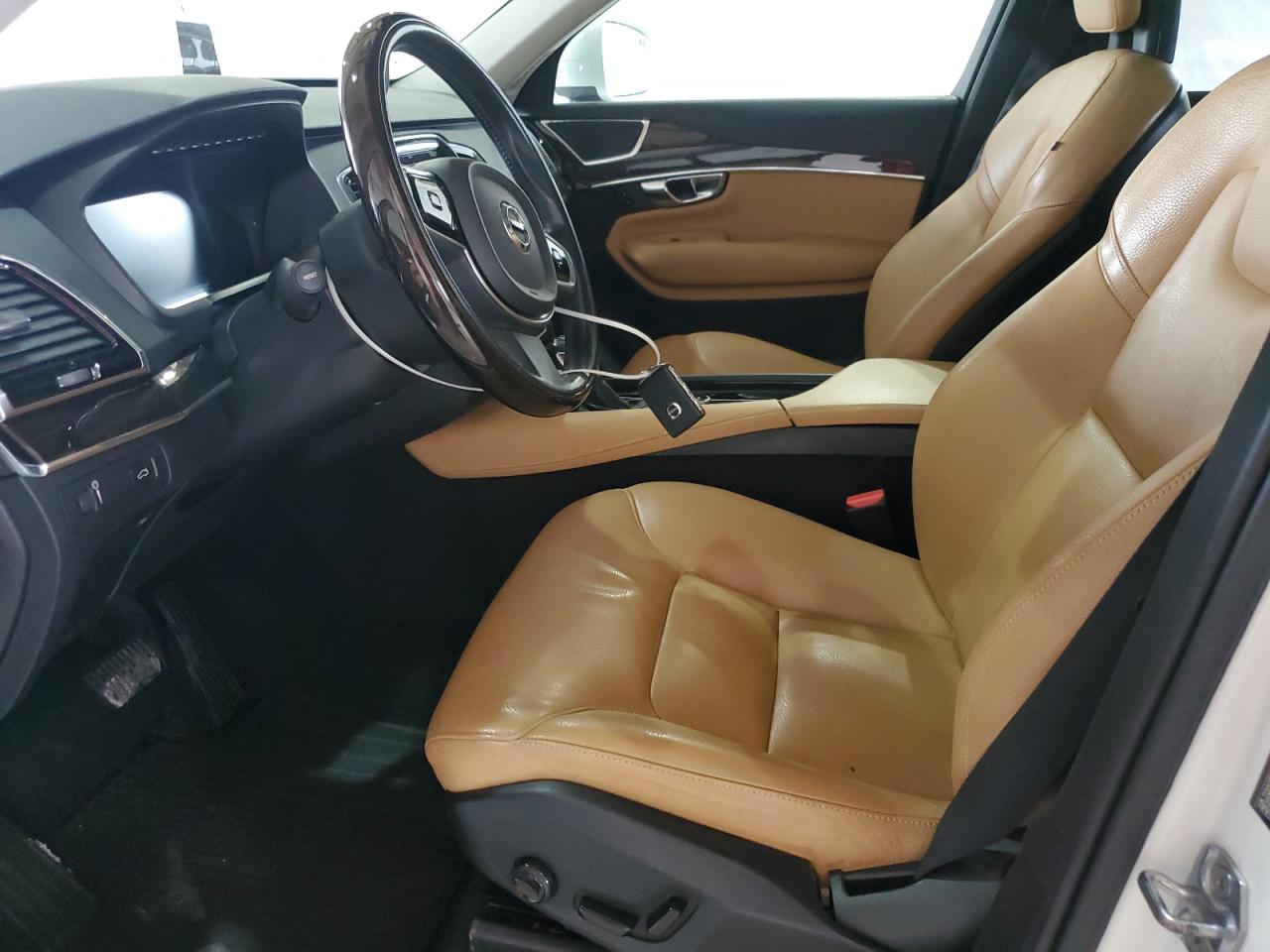 2016 VOLVO XC90 T6 photo 7