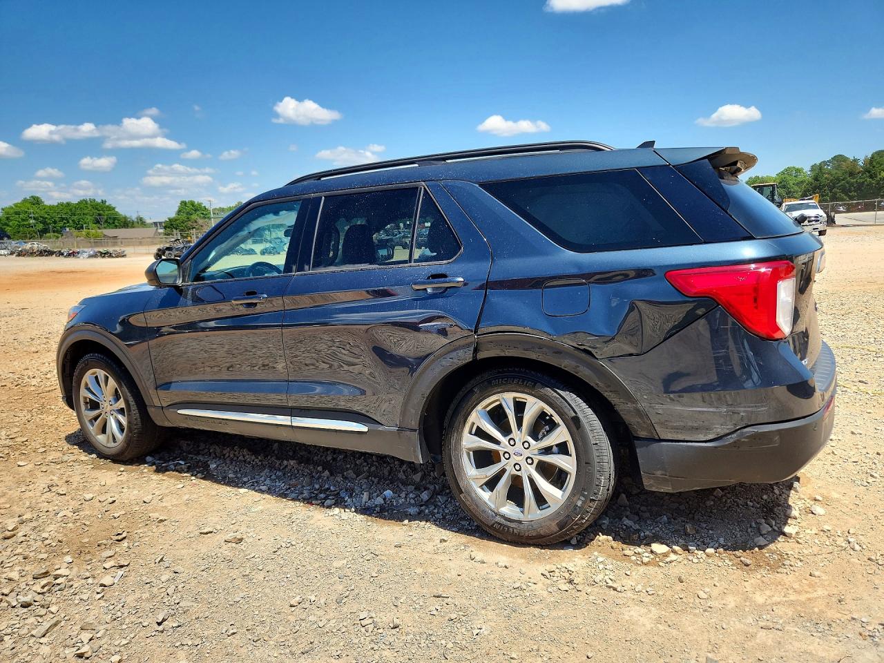 2024 FORD EXPLORER XLT photo 3