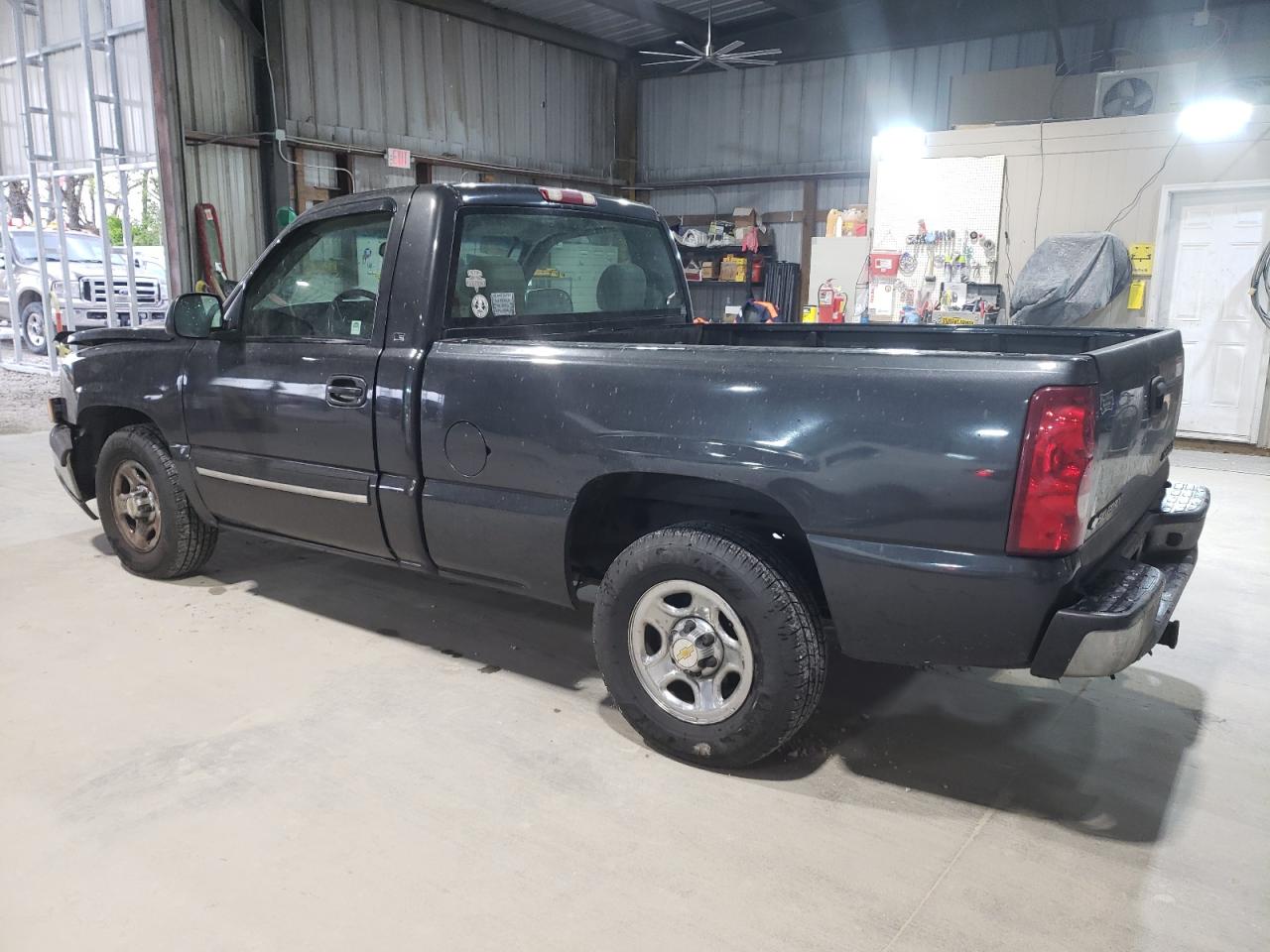 2003 CHEVROLET SILVERADO C1500 photo 2