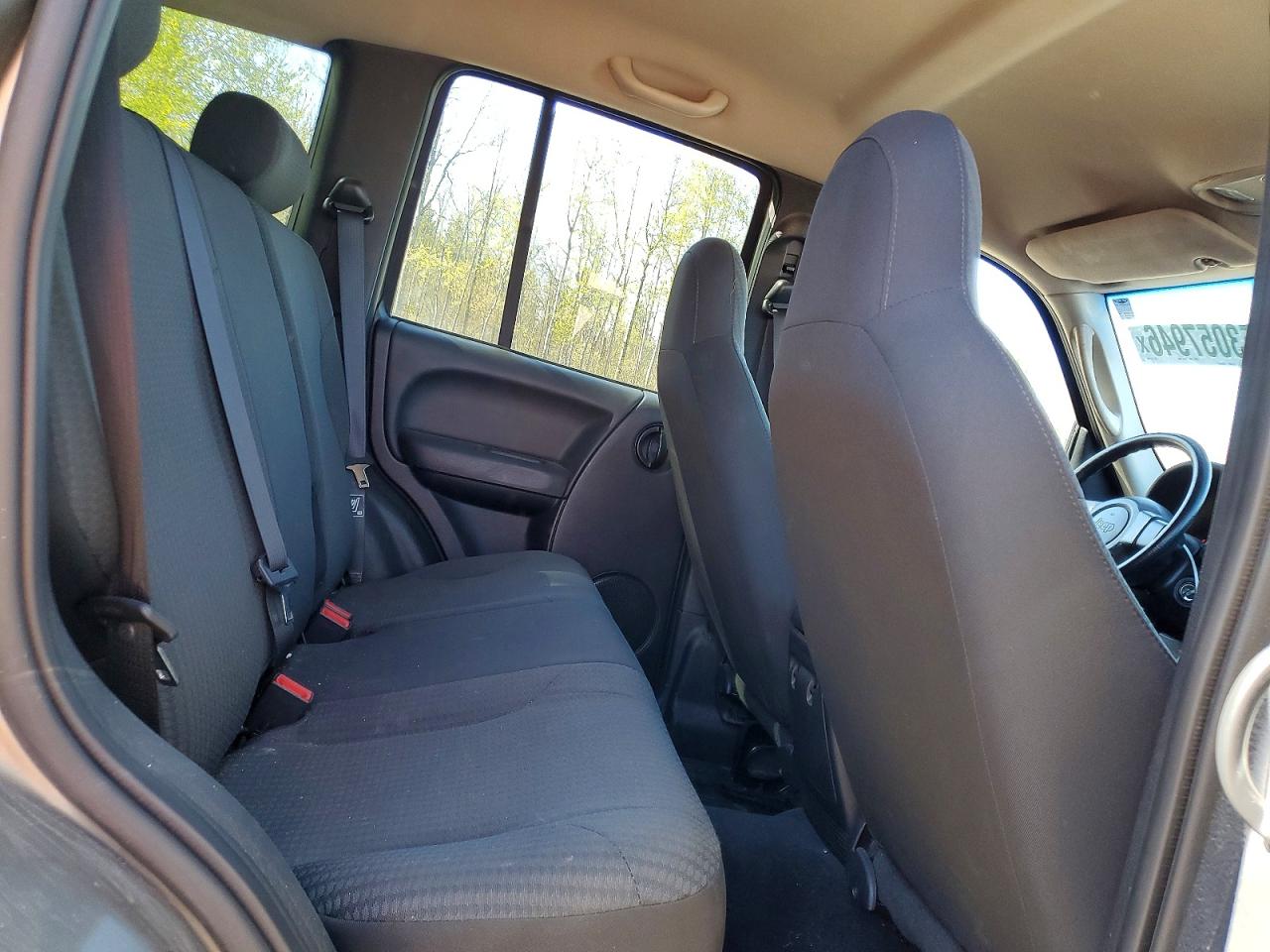 2004 JEEP LIBERTY SPORT photo 19