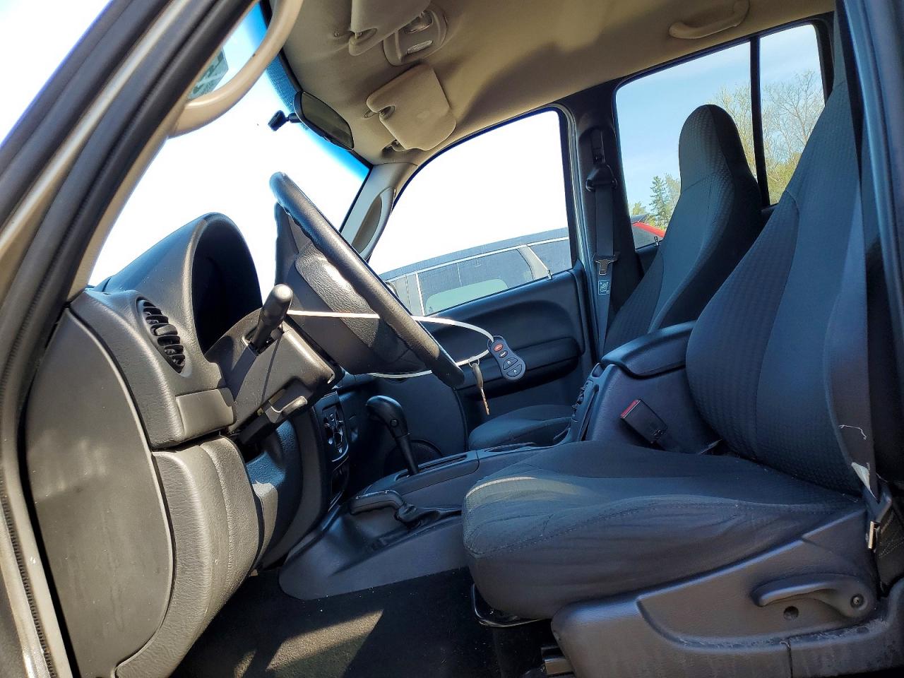 2004 JEEP LIBERTY SPORT photo 13