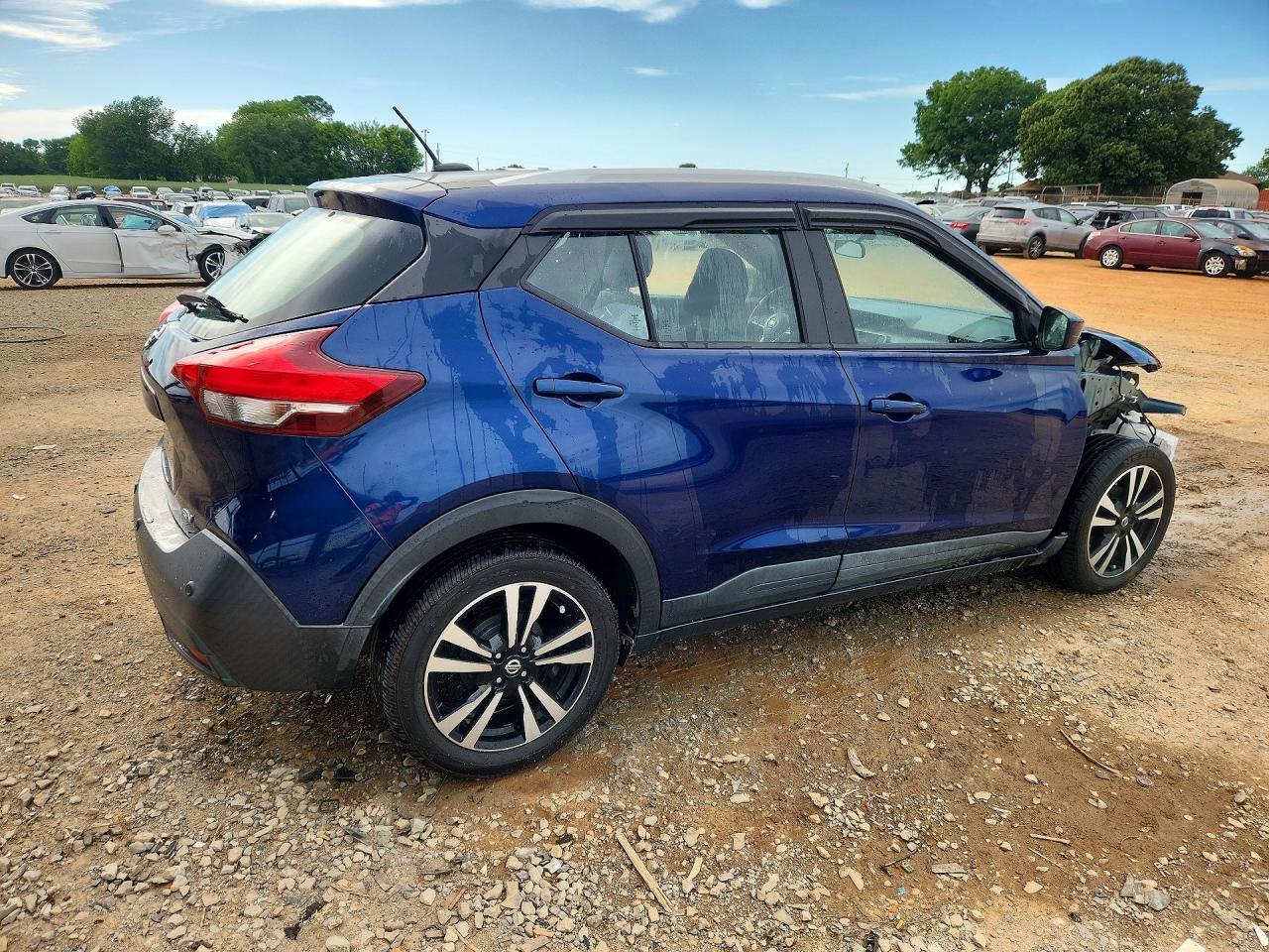 2020 NISSAN KICKS SV photo 5