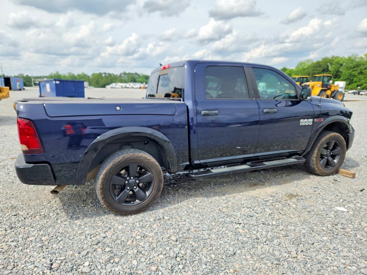 2015 RAM 1500 SLT photo 5