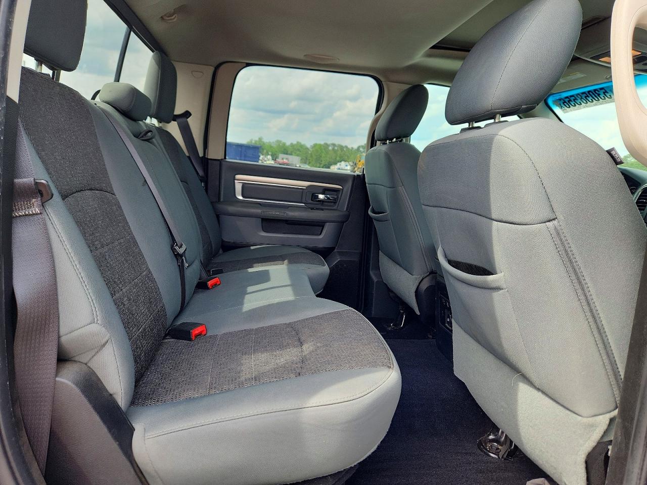 2015 RAM 1500 SLT photo 19