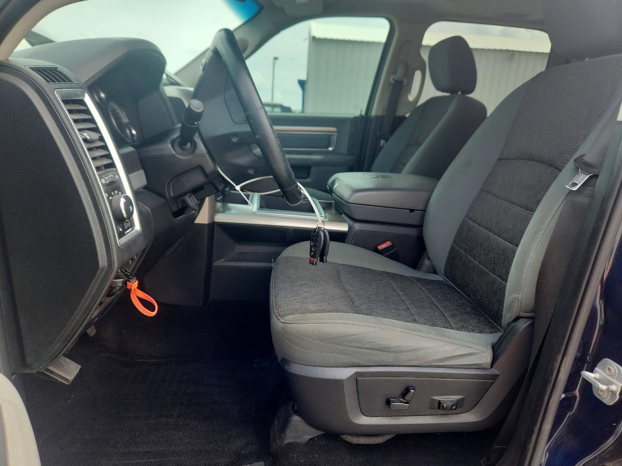 2015 RAM 1500 SLT photo 13