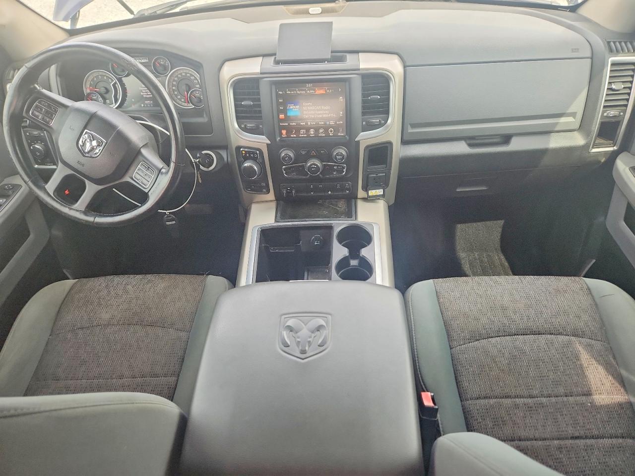 2015 RAM 1500 SLT photo 15
