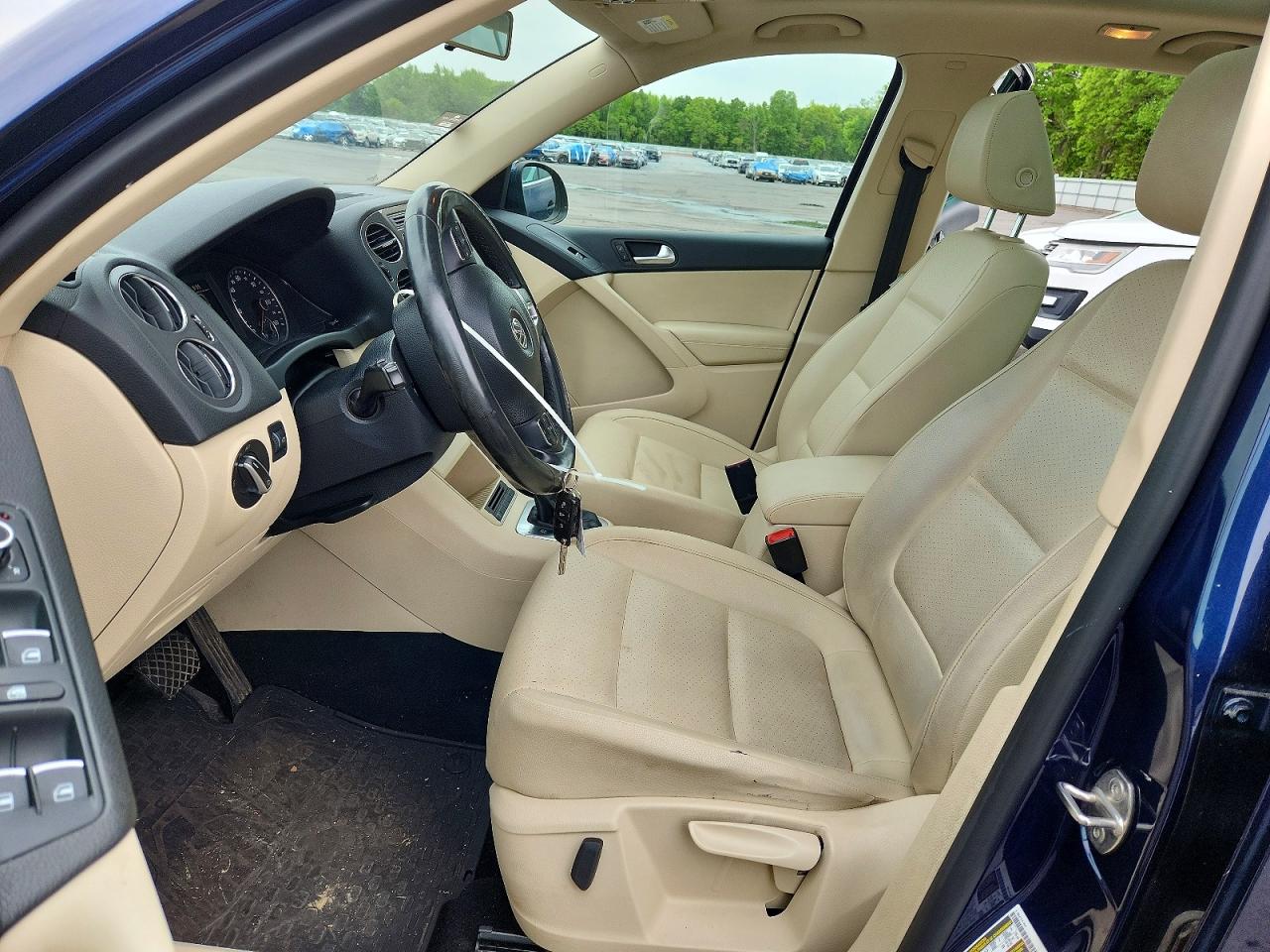 2013 VOLKSWAGEN TIGUAN S photo 19