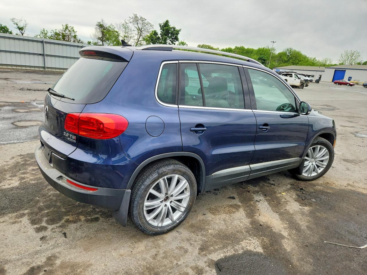 2013 VOLKSWAGEN TIGUAN S photo 7