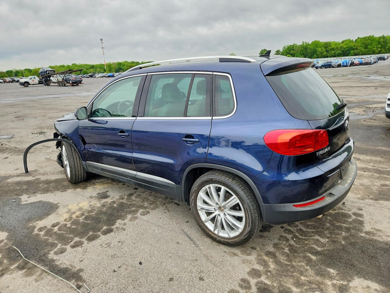 2013 VOLKSWAGEN TIGUAN S photo 4