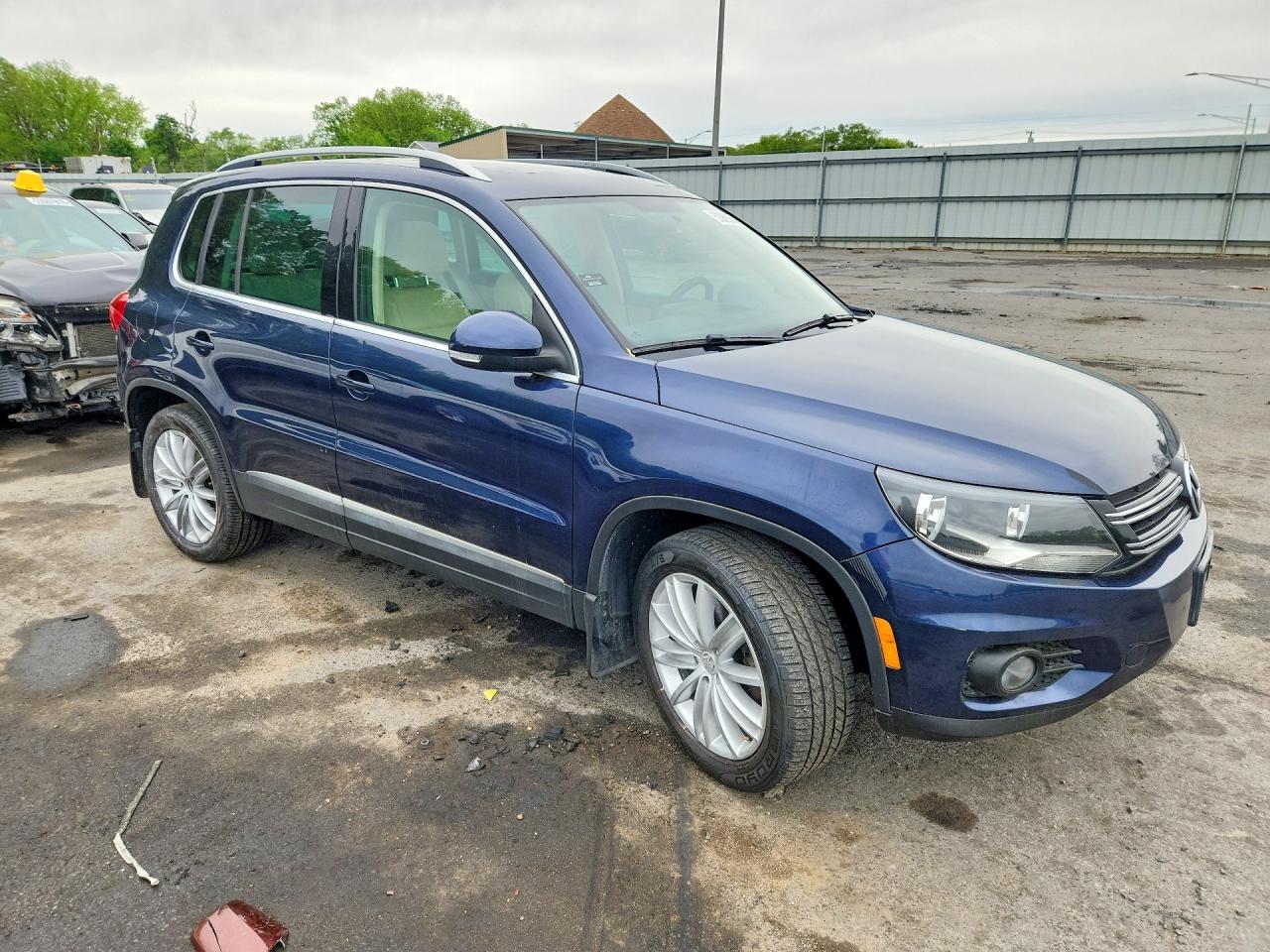 2013 VOLKSWAGEN TIGUAN S photo 10