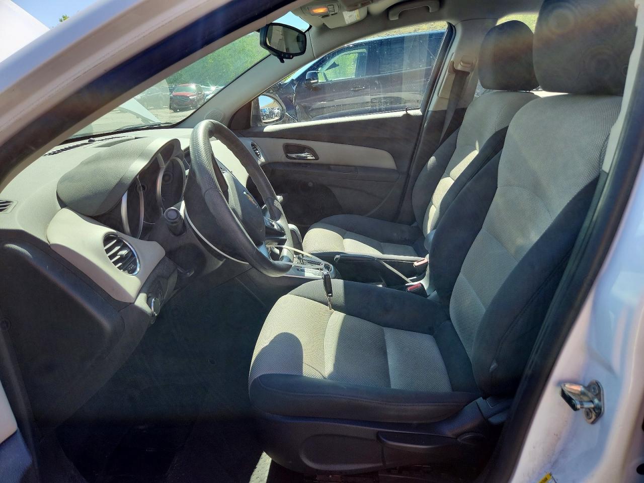 2014 CHEVROLET CRUZE LS photo 19